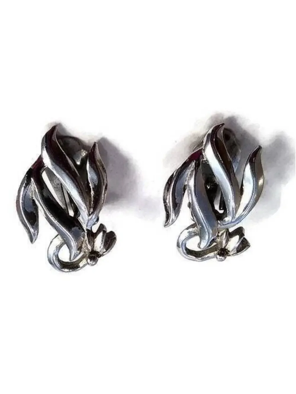 Vintage Designer BERGERE Signed Silver Tone Clip On Earrings.